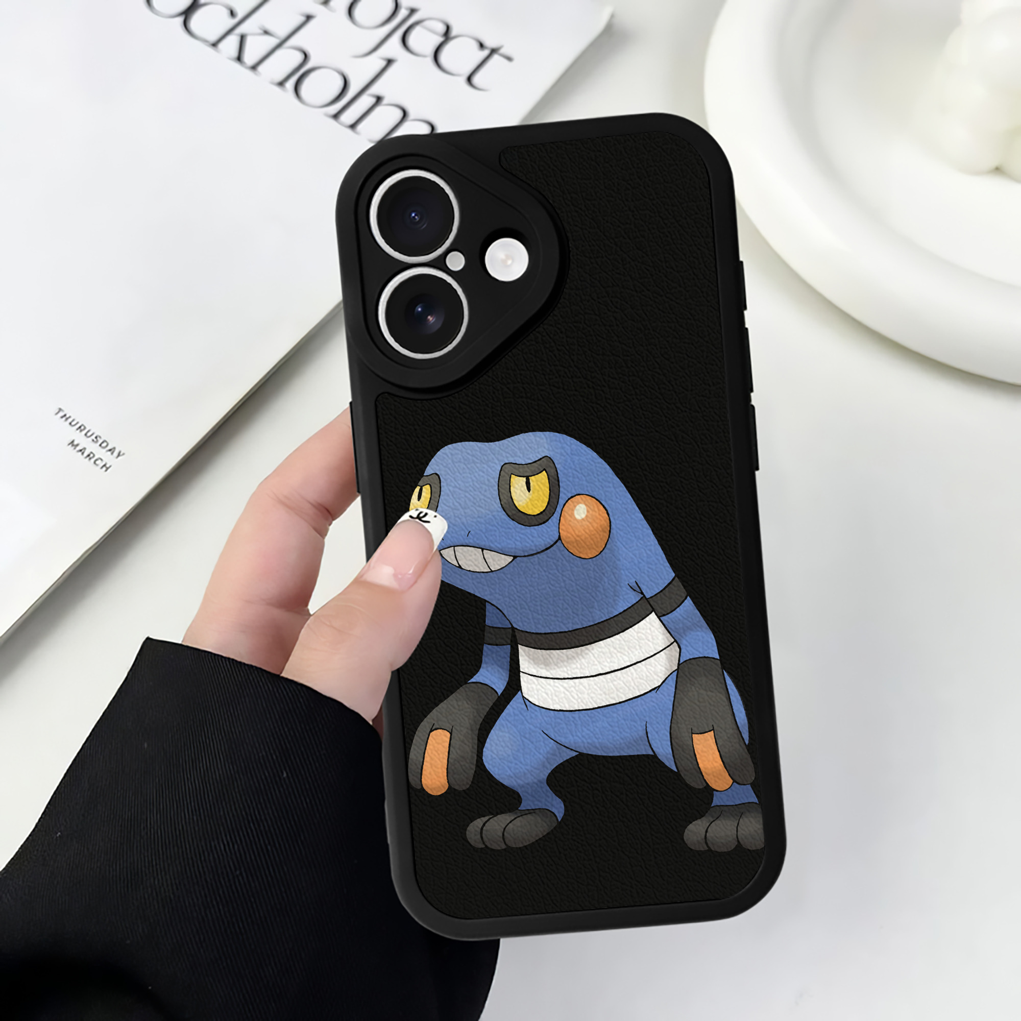 （画像用） ポケットモンスター Pokémon 【iPhone 16シリーズ対応】シリコンスマホケース（レザー調） 材質：シリコン